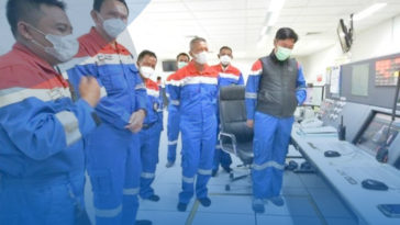 Komisaris Tinjau Penanganan Kebakaran Kilang Balongan