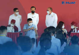 Jokowi Tinjau Vaksinasi Gotong Royong di Cikarang