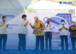 Menko Airlangga Serahkan 2 PP KEK di Batam