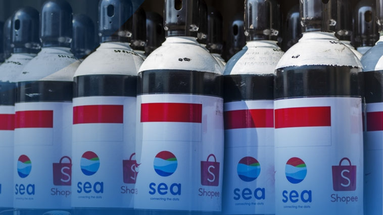 Sea Group Serahkan Bantuan Tabung Oksigen dan Vaksin