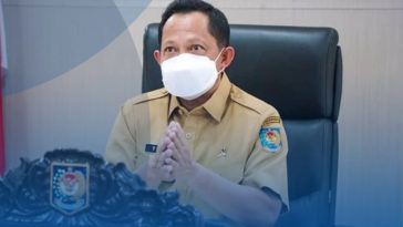Mendagri Minta Pemda Segera Cairkan Insentif Nakes dan Bansos