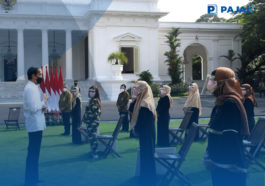Presiden Jokowi Serahkan Banpres Produktif Usaha Mikro