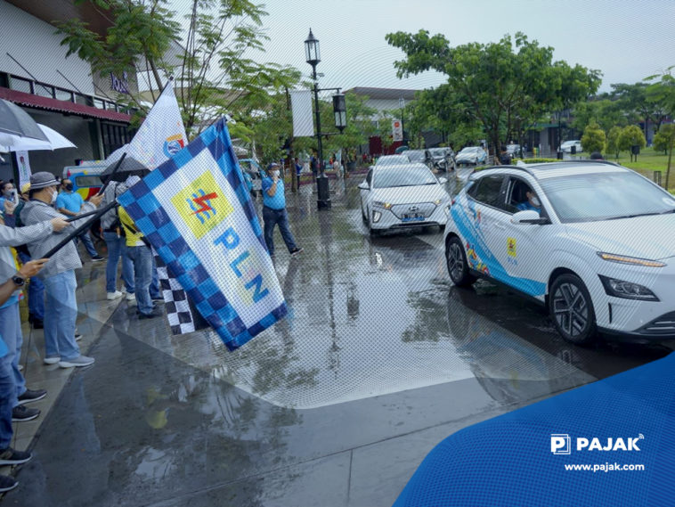 PLN Lakukan Uji Jalan Mobil Listrik Jakarta - Bandung