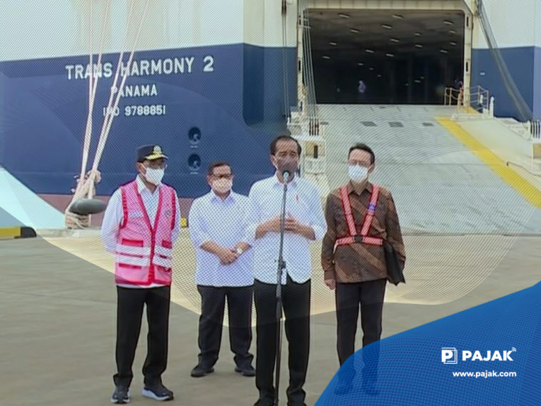 Jokowi Meninjau Ekspor Mobil