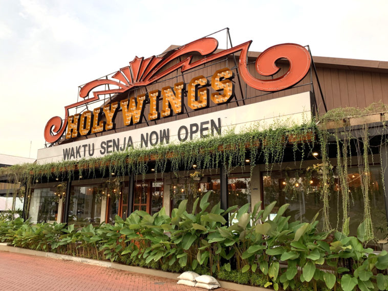 pajak holywings