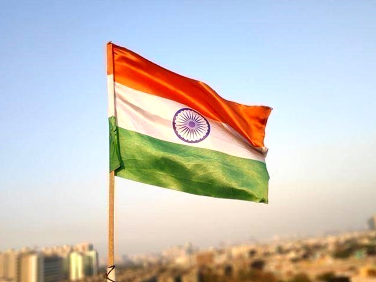 India Naikkan Pajak Emas