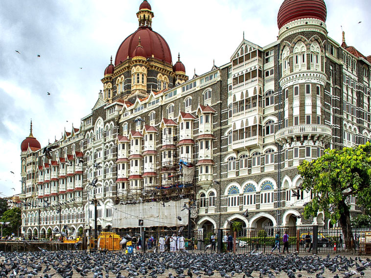 pajak hotel dan restoran india