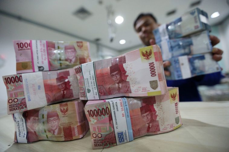 rupiah melemah