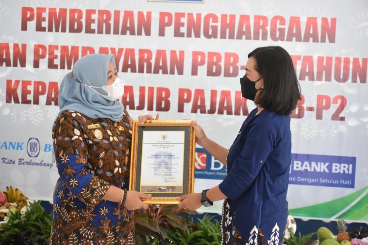 Pemkab Sleman Berikan Penghargaan