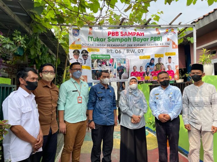 Bayar PBB dan PKB Pakai Sampah