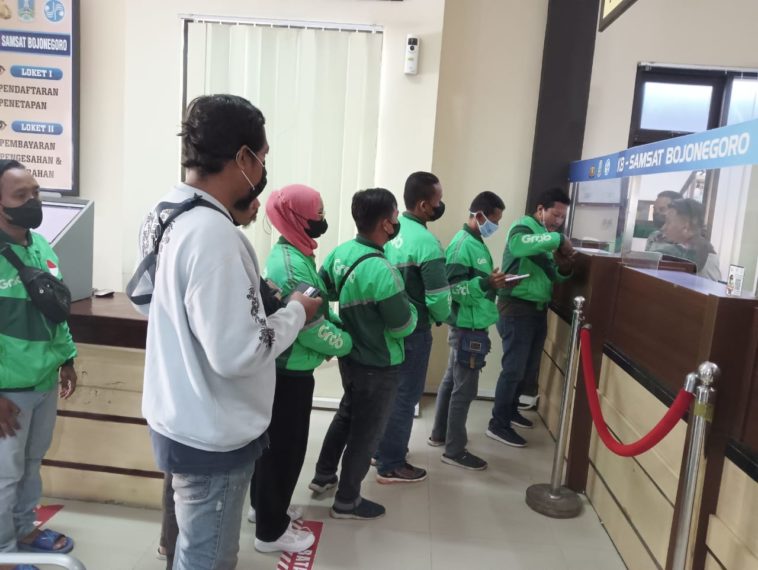 Ojek “On-line” Bojonegoro Manfaatkan Pembebasan PKB