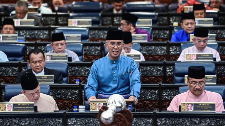 Malaysia Pangkas Pajak Penghasilan