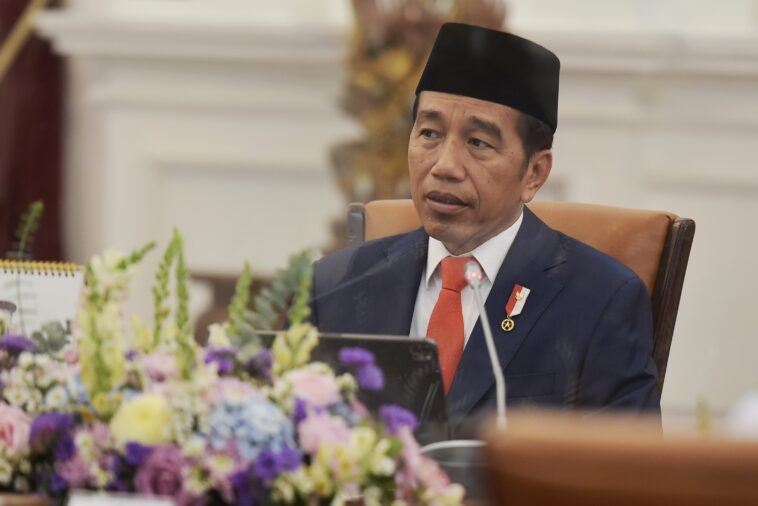 Pemerintah Cabut Kebijakan PPKM Mulai Hari Ini
