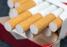 Jokowi Larang Jual Rokok Ketengan Mulai 2023