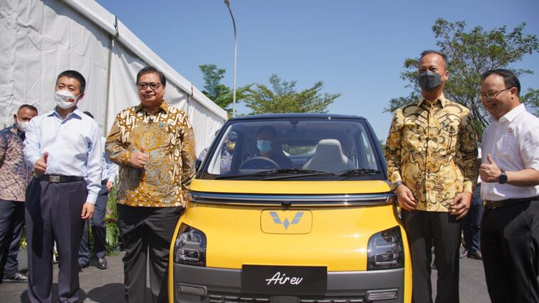 Airlangga Minta Bebaskan Pajak Kendaraan Listrik