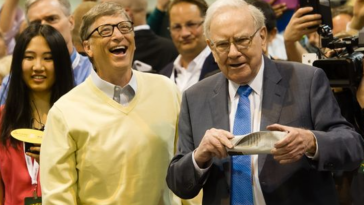 Pajak Buffett Ibarat Setinggi Pesawat