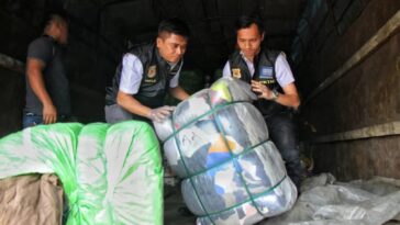 Bea Cukai Musnahkan 7.363 Bal Pakaian Bekas