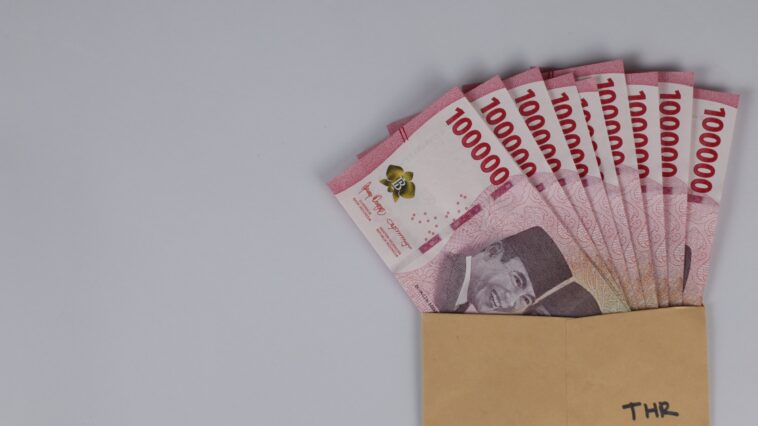 Apakah THR Juga Dikenakan Pajak?
