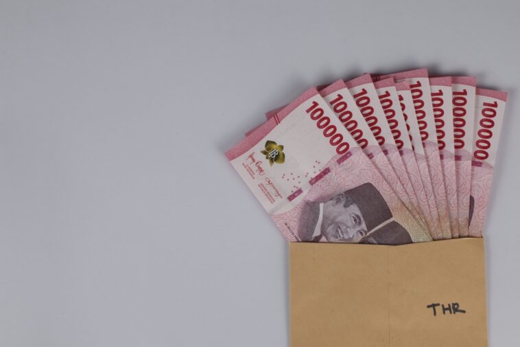 Apakah THR Juga Dikenakan Pajak?