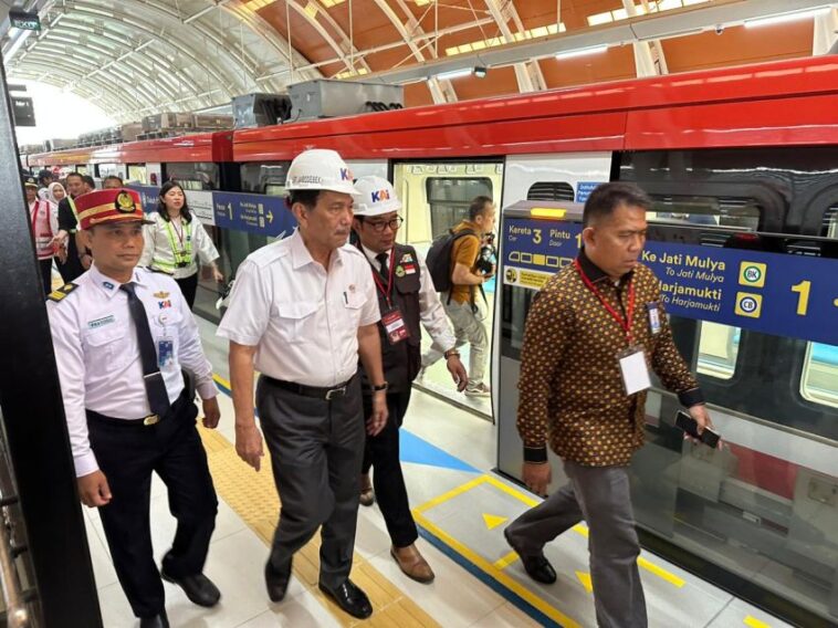 Pemerintah Gratiskan Kereta Cepat Jakarta–Bandung