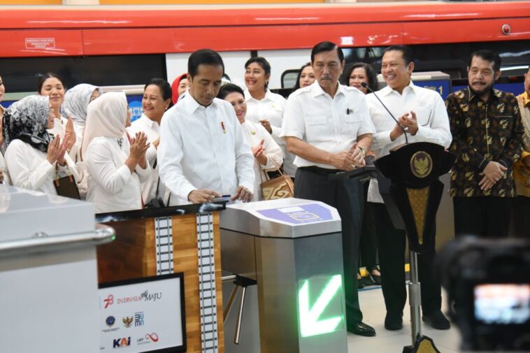 Jokowi Resmikan LRT Jabodebek