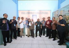 Kanwil DJP Jakbar Bagikan Buku Perpajakan