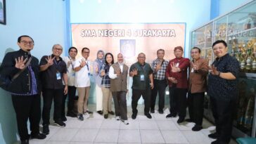 Kanwil DJP Jakbar Bagikan Buku Perpajakan