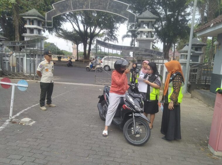 Samsat Banjarnegara Kerahkan “Gadis Pantura”
