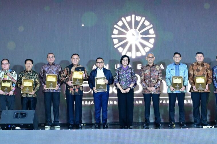 Sri Mulyani Beri Penghargaan