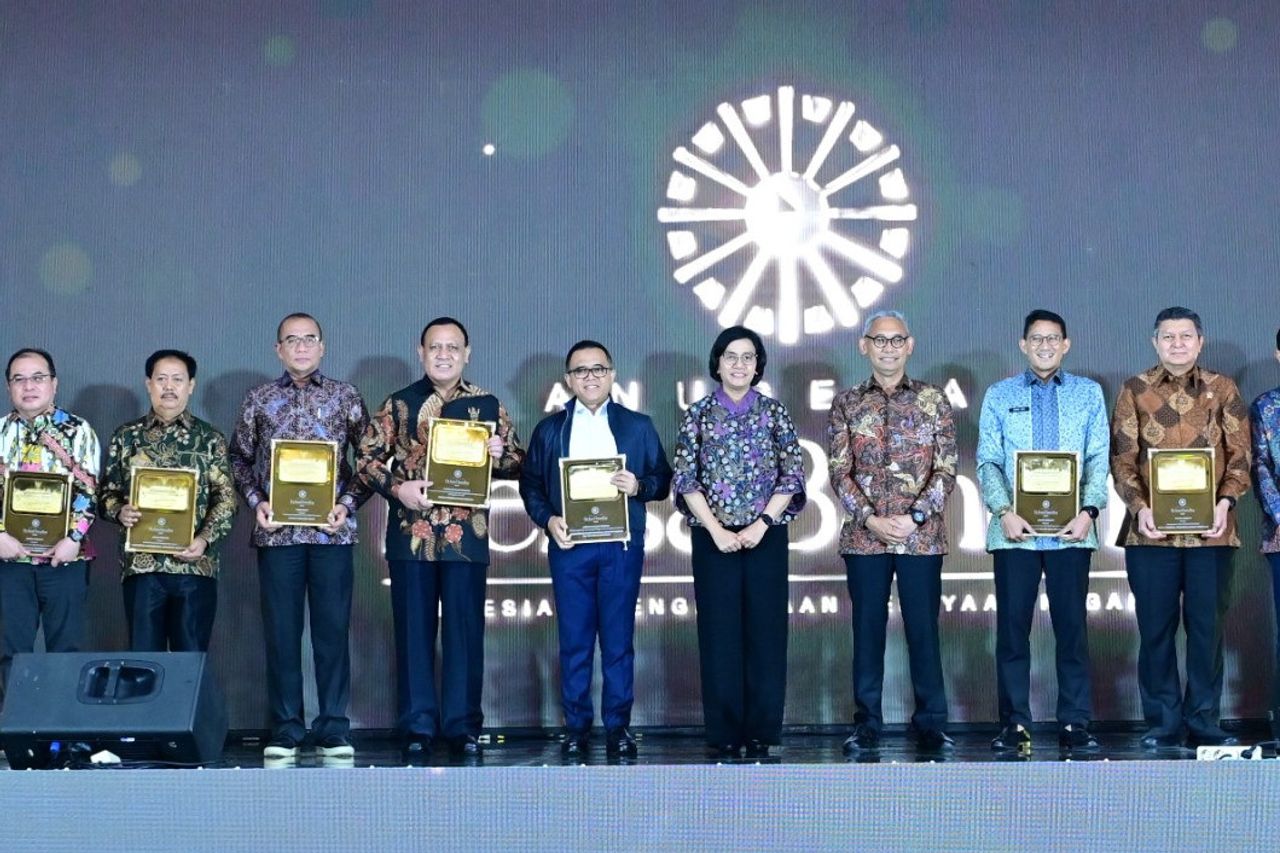 Sri Mulyani Beri Penghargaan