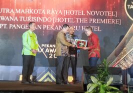 Pemkot Pekanbaru Beri Penghargaan