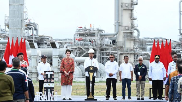 Jokowi Resmikan Proyek LNG