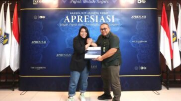 Penghargaan dari Kanwil DJP Jakbar