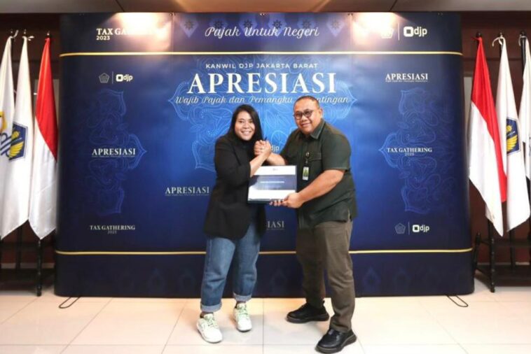 Penghargaan dari Kanwil DJP Jakbar