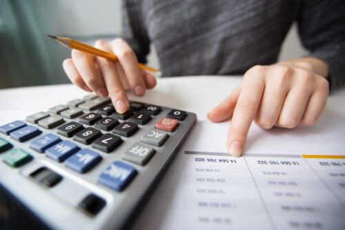 Perbedaan Pengenaan Pajak atas Omzet dan Profit Perusahaan