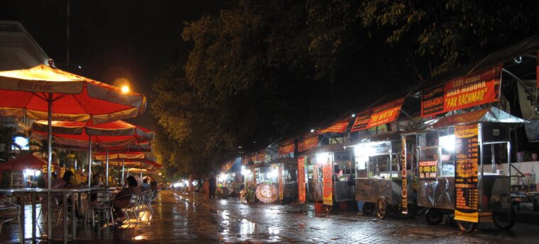 Pemkot Solo Kutip Pajak Pedagang Kaki Lima Kuliner