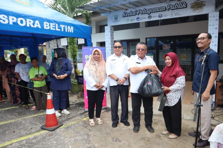 KP2KP Manggar Beri Paket Sembako
