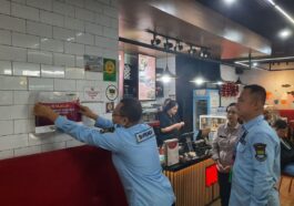 Pemkab Tangerang Pasang Stiker bagi Restoran Penunggak Pajak