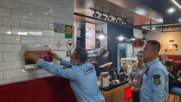 Pemkab Tangerang Pasang Stiker bagi Restoran Penunggak Pajak