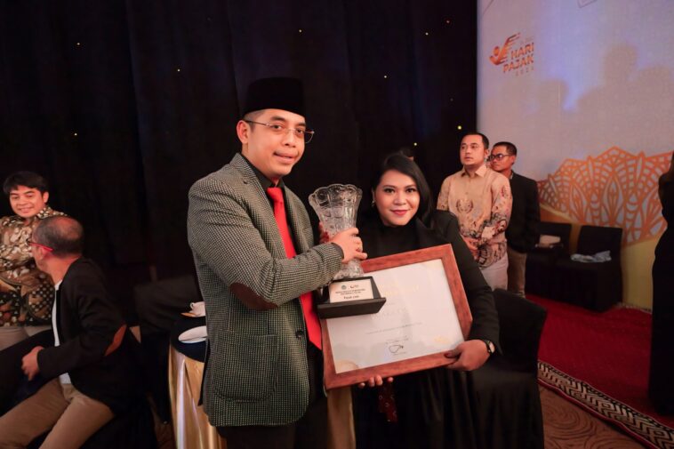 PAJAK.COM Terima Penghargaan DJP