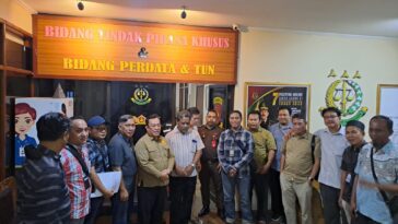 Kanwil DJP Jakpus Serahkan Wajib Pajak