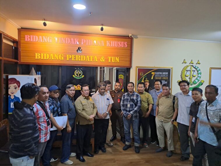 Kanwil DJP Jakpus Serahkan Wajib Pajak