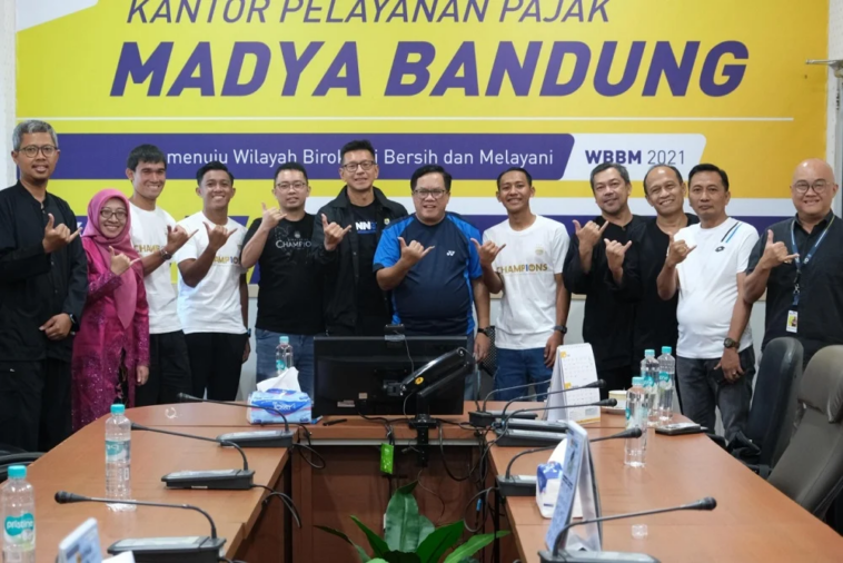 Klub Sepak Bola Persib Sambangi KPP Madya Bandung