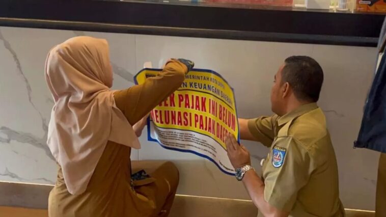 Pemkot Depok Pasang Stiker