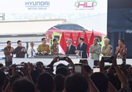 Jokowi Resmikan Pabrik Kendaraan Listrik