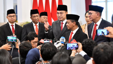 Jokowi Lantik 3 Menteri dan 1 Wamen Baru