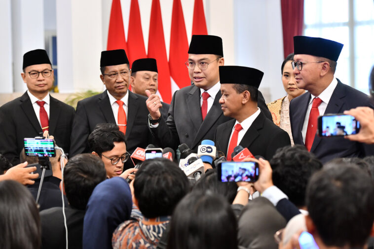 Jokowi Lantik 3 Menteri dan 1 Wamen Baru