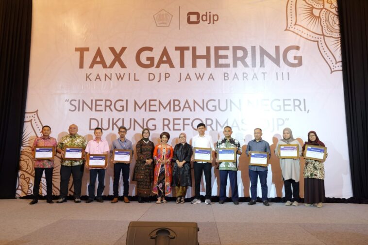 Kanwil DJP Jabar III Beri Penghargaan