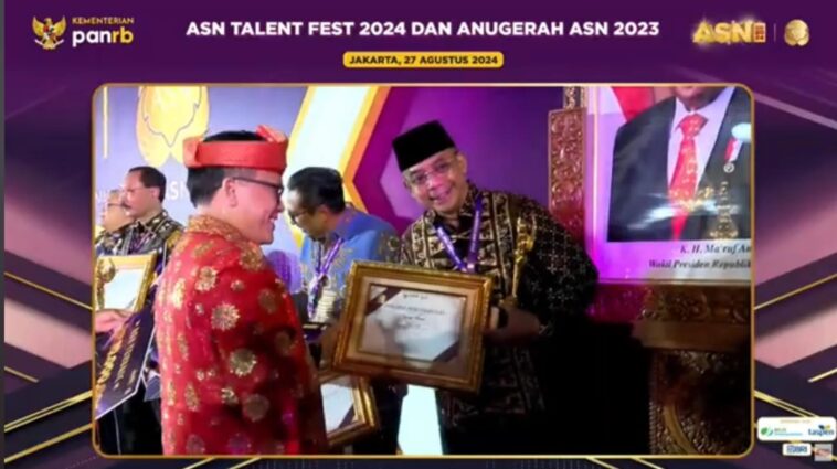 Dirjen Pajak Suryo Utomo Raih Anugerah ASN