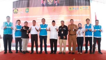 PLN Salurkan Bantuan Pasang Baru Listrik di Tangerang